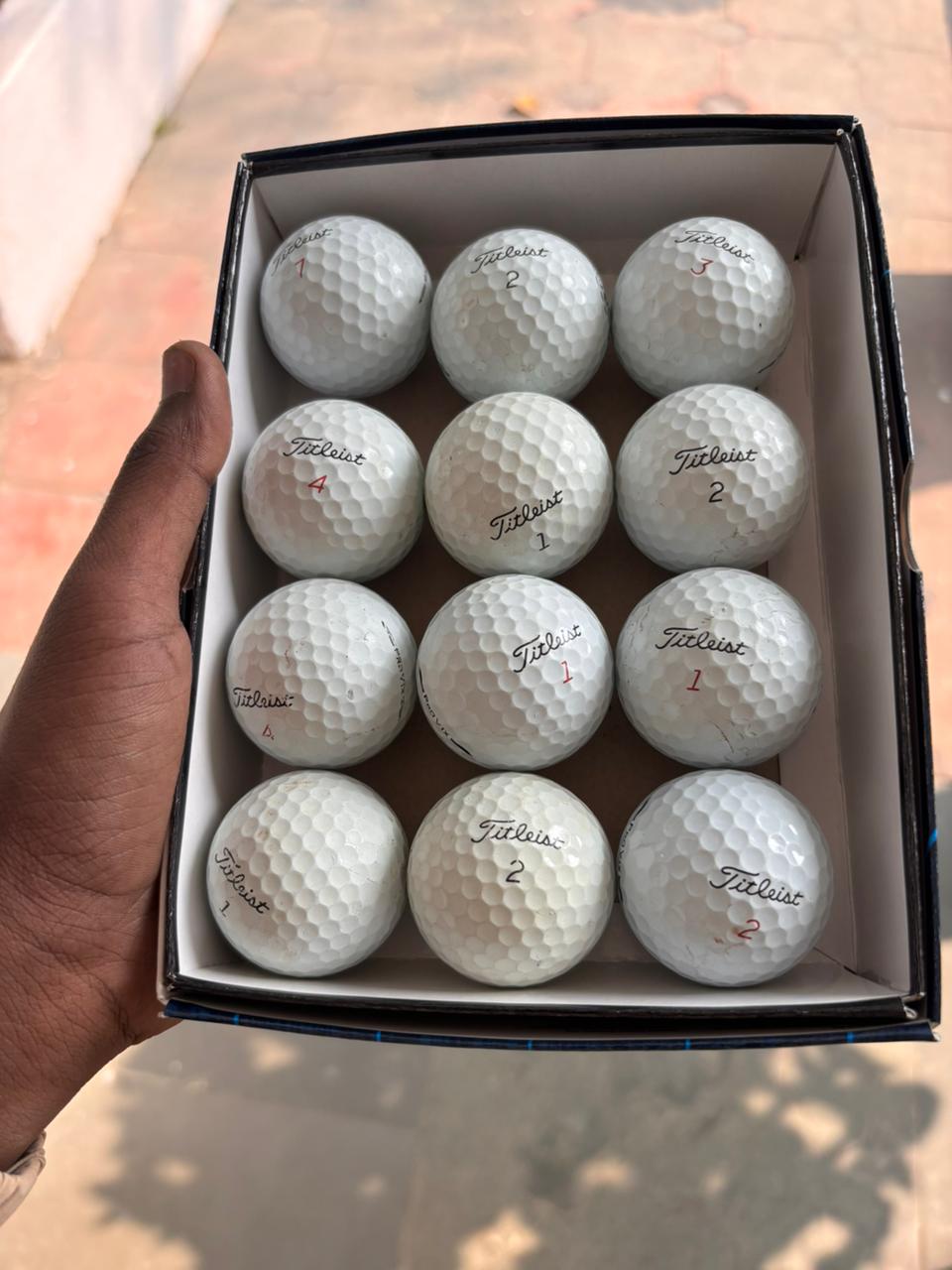 Used Pro  V1 and ProV1x Balls Mint Condition ( 12 BALL PACKET)